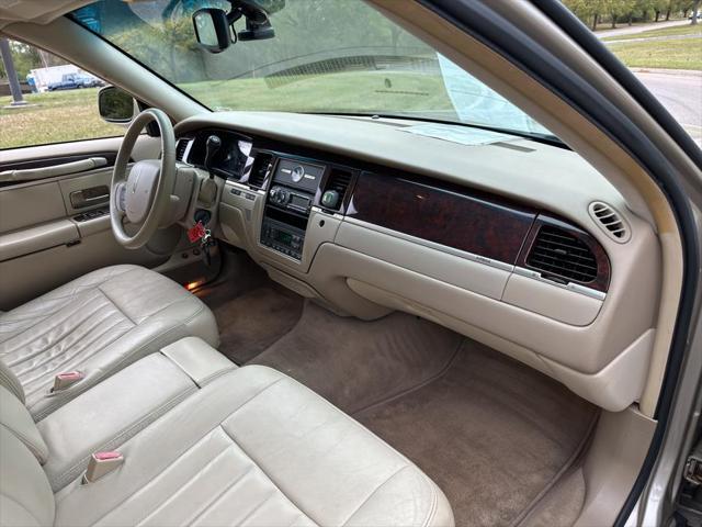 used 2007 Lincoln Town Car car, priced at $6,995