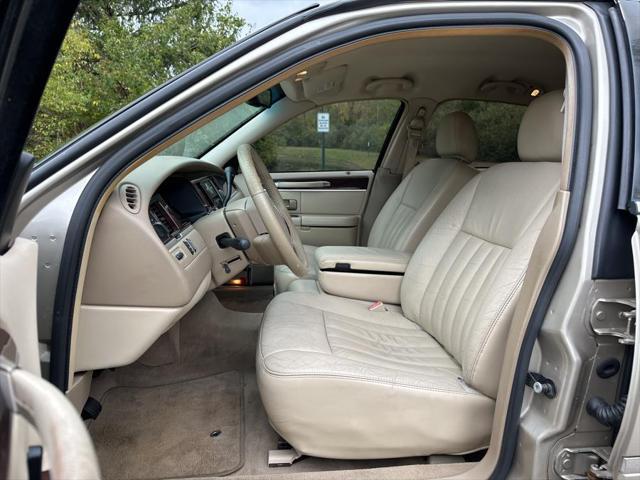 used 2007 Lincoln Town Car car, priced at $6,995