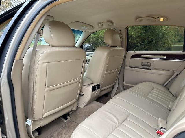 used 2007 Lincoln Town Car car, priced at $6,995