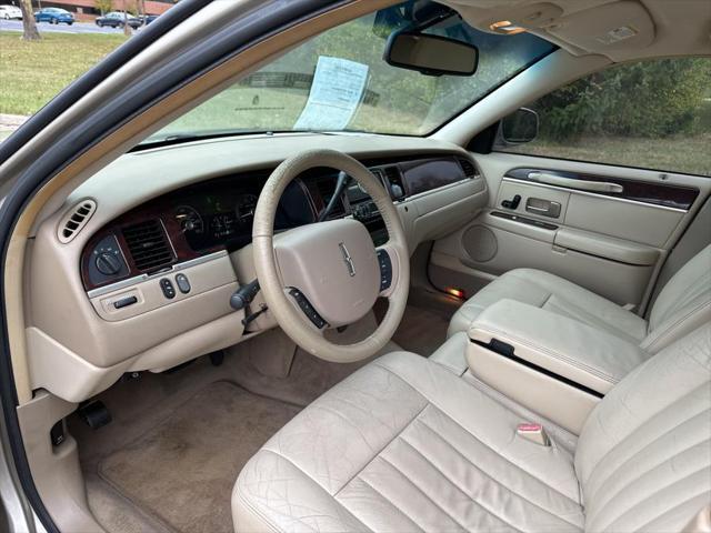 used 2007 Lincoln Town Car car, priced at $6,995