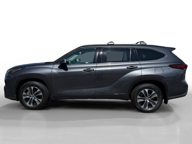 used 2020 Toyota Highlander car, priced at $27,750