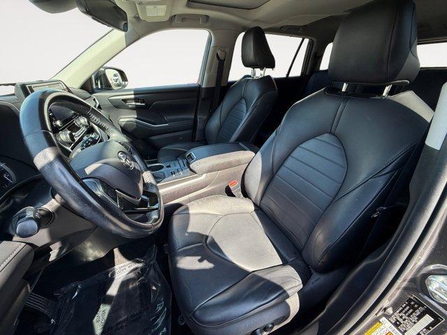 used 2020 Toyota Highlander car, priced at $27,750