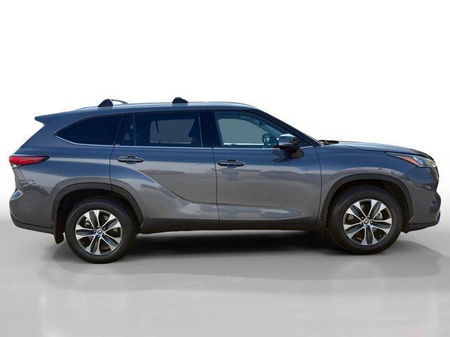 used 2020 Toyota Highlander car, priced at $27,750
