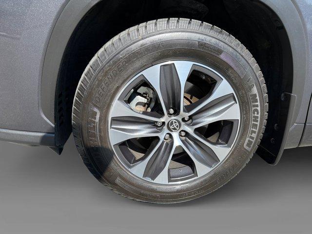 used 2020 Toyota Highlander car, priced at $27,750