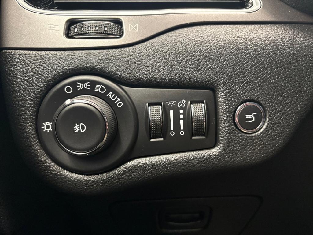 used 2020 Jeep Cherokee car, priced at $19,494