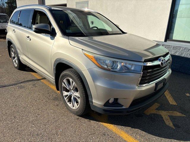 used 2015 Toyota Highlander car, priced at $16,993