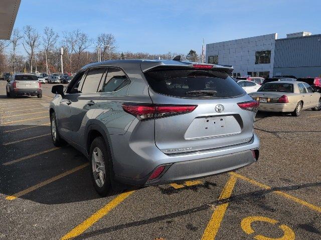 used 2022 Toyota Highlander car, priced at $31,891