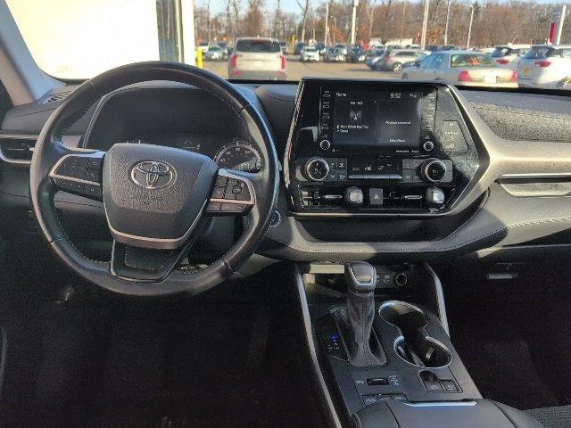 used 2022 Toyota Highlander car, priced at $31,891