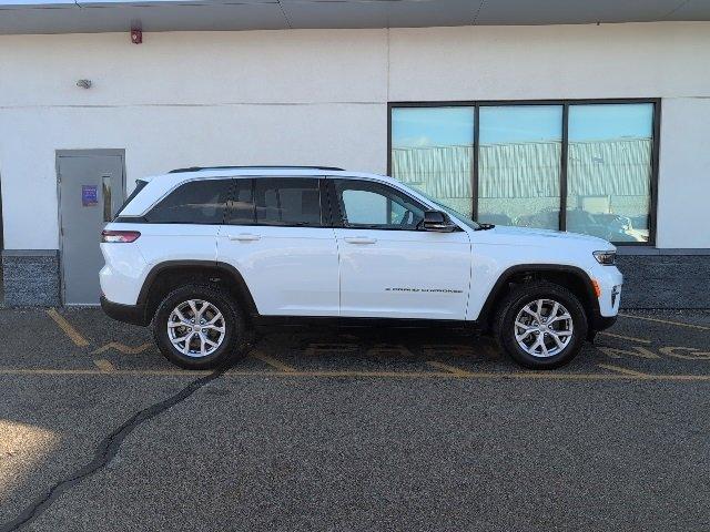 used 2022 Jeep Grand Cherokee car, priced at $34,490