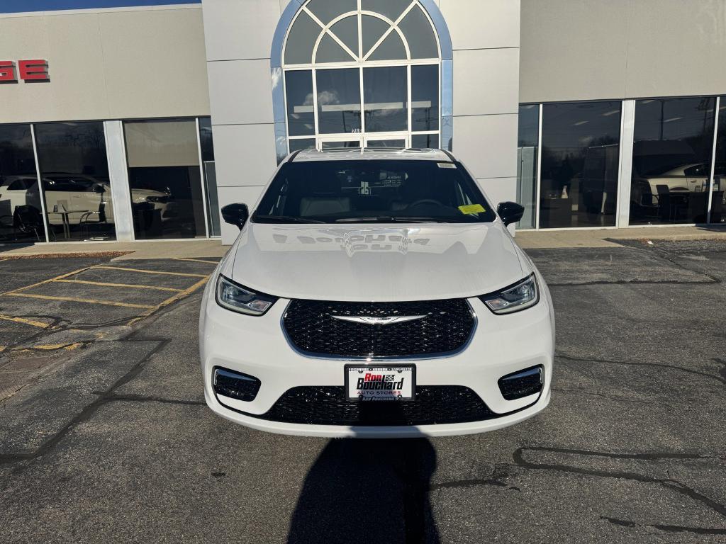 new 2025 Chrysler Pacifica car, priced at $51,560