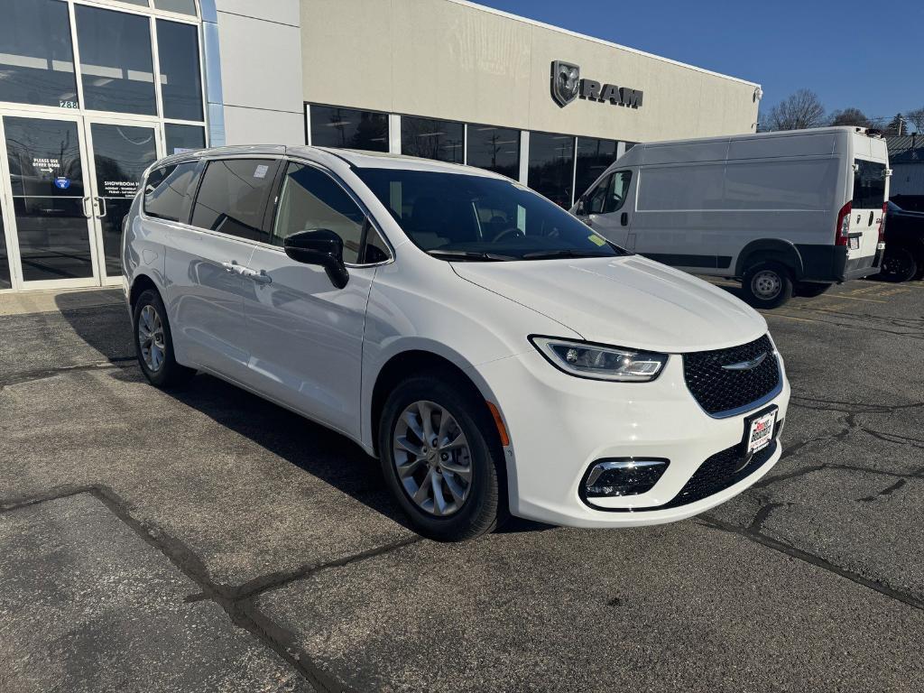 new 2025 Chrysler Pacifica car, priced at $51,560