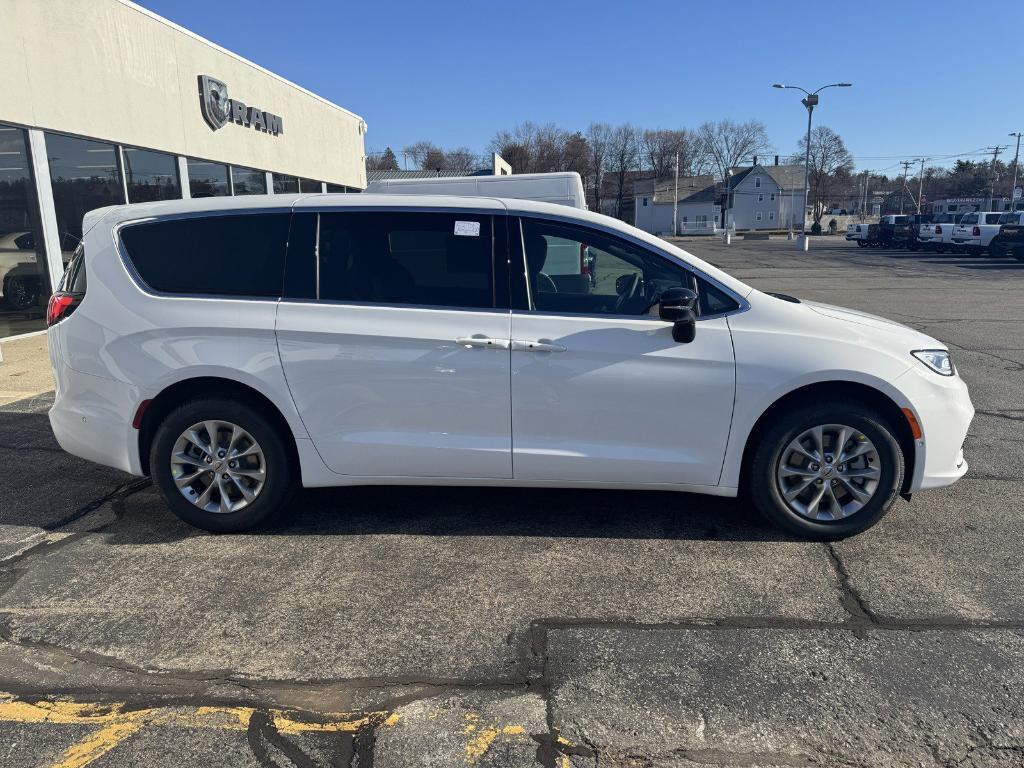 new 2025 Chrysler Pacifica car, priced at $51,560