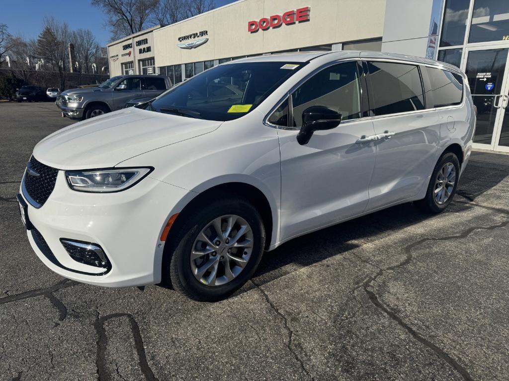 new 2025 Chrysler Pacifica car, priced at $51,560