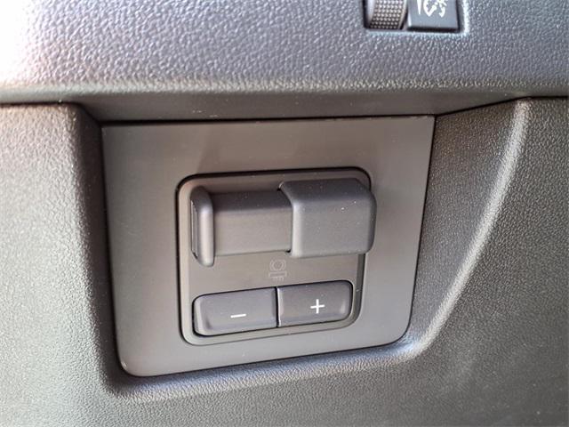 new 2025 GMC Canyon car, priced at $50,090