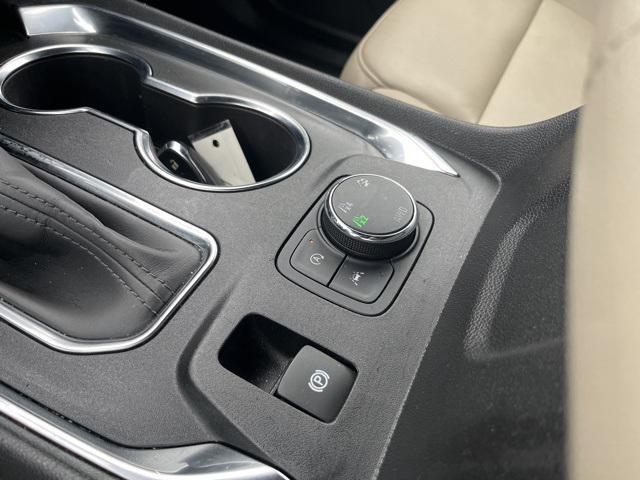 used 2023 Chevrolet Traverse car, priced at $28,499