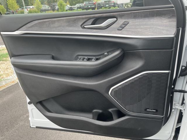used 2022 Jeep Grand Cherokee car, priced at $31,499
