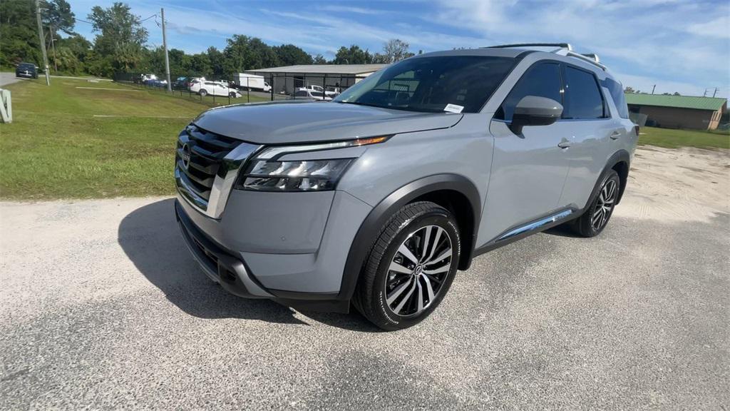 new 2025 Nissan Pathfinder car, priced at $49,156
