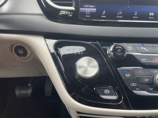 used 2023 Chrysler Pacifica car, priced at $23,995