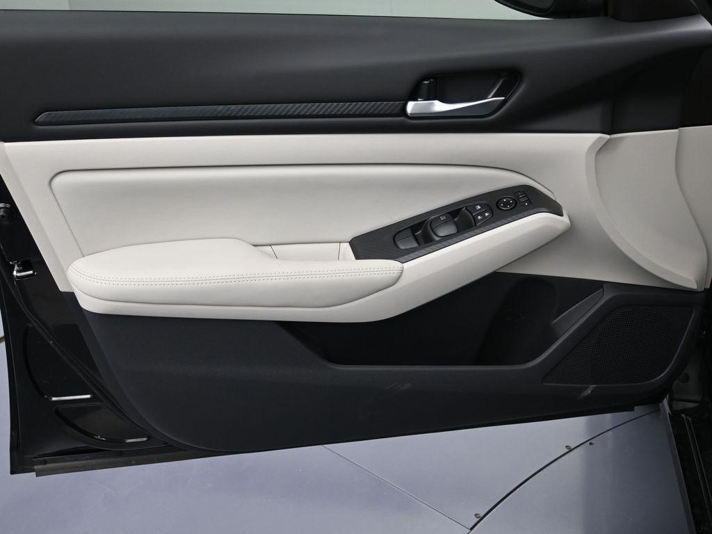 new 2025 Nissan Altima car, priced at $27,580
