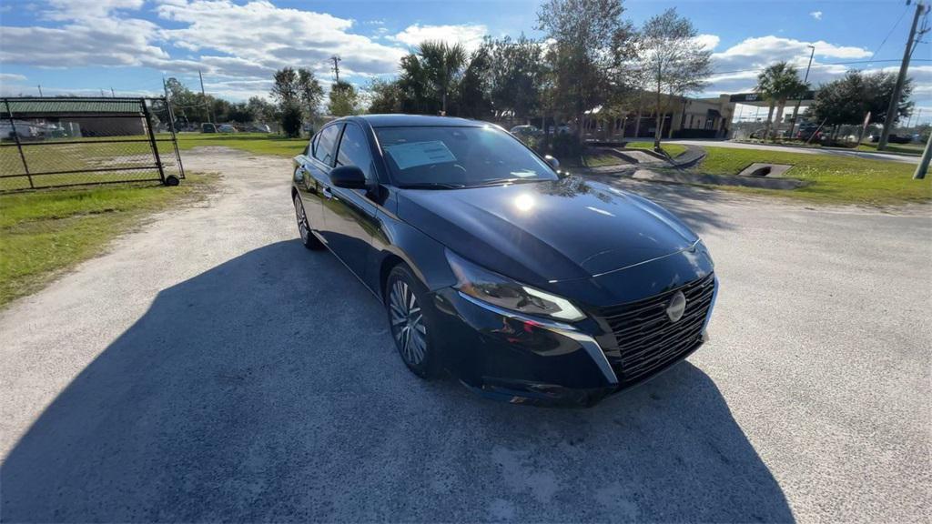 new 2025 Nissan Altima car, priced at $27,580