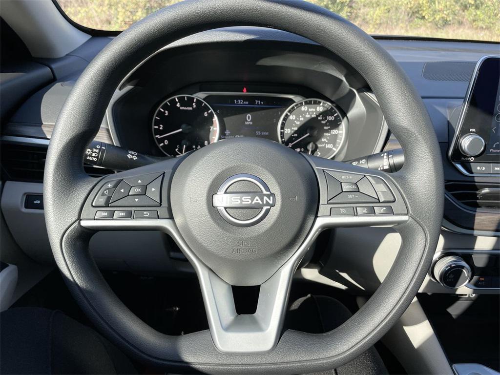 new 2025 Nissan Altima car, priced at $27,580