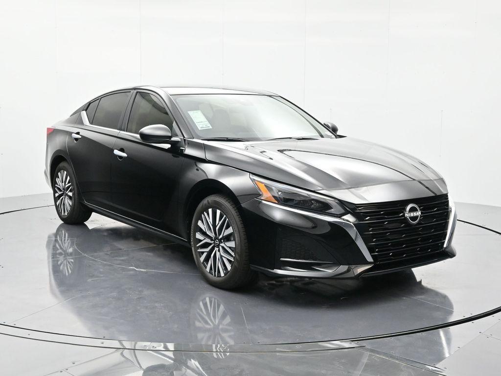 new 2025 Nissan Altima car, priced at $27,580