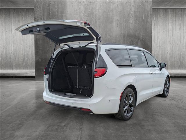 new 2025 Chrysler Pacifica car, priced at $53,370