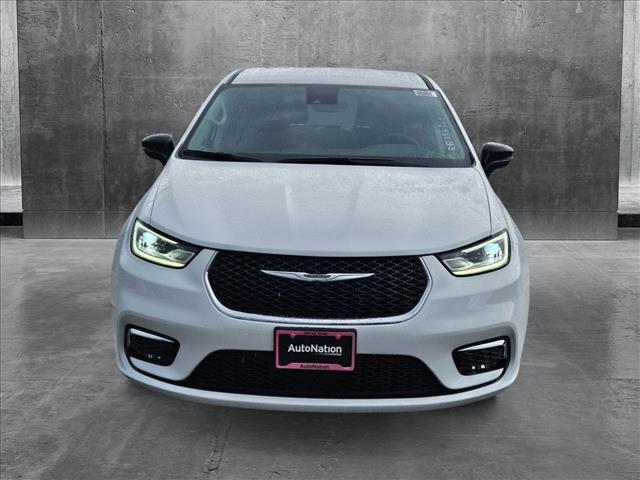 new 2024 Chrysler Pacifica car, priced at $36,999