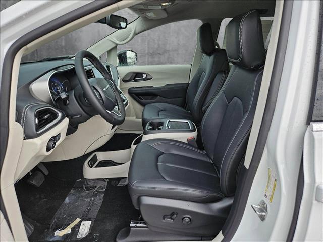 new 2024 Chrysler Pacifica car, priced at $36,999