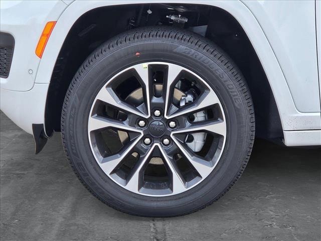 new 2025 Jeep Grand Cherokee car, priced at $47,999