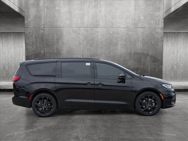 new 2025 Chrysler Pacifica car, priced at $53,370