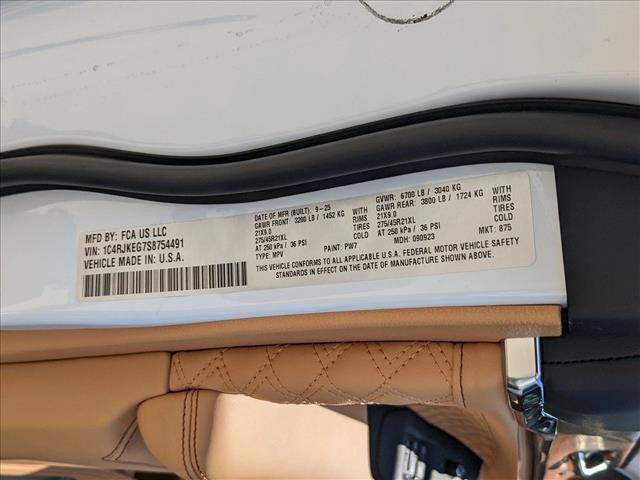 new 2025 Jeep Grand Cherokee L car, priced at $60,499