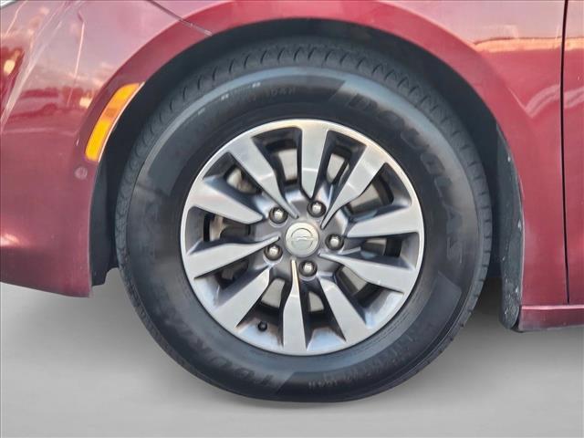 used 2020 Chrysler Pacifica car, priced at $13,724
