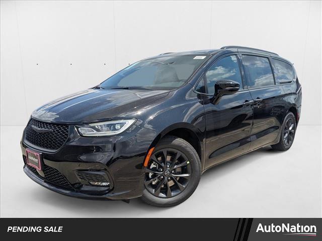 new 2025 Chrysler Pacifica car, priced at $38,991