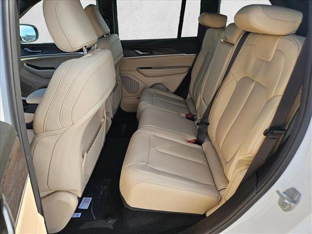 new 2025 Jeep Grand Cherokee car, priced at $39,377