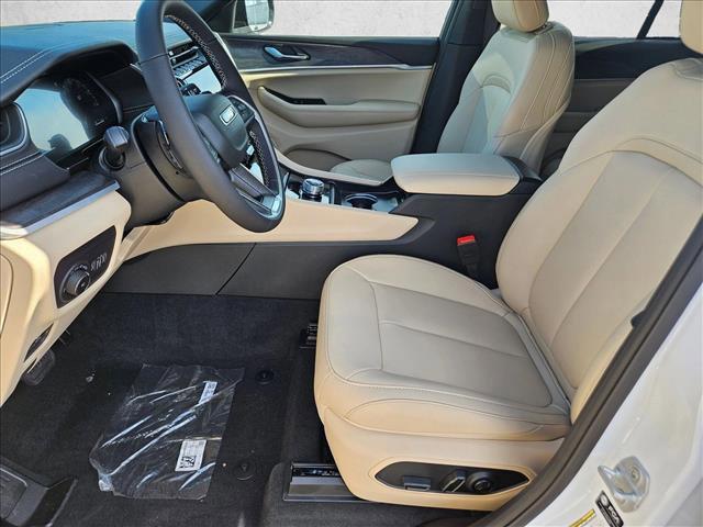 new 2025 Jeep Grand Cherokee car, priced at $39,377
