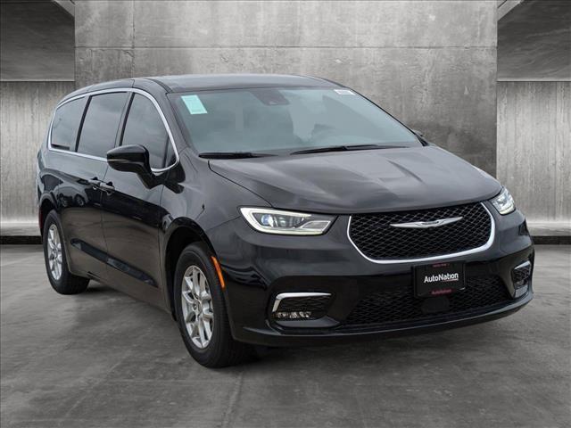 new 2025 Chrysler Pacifica car, priced at $43,425