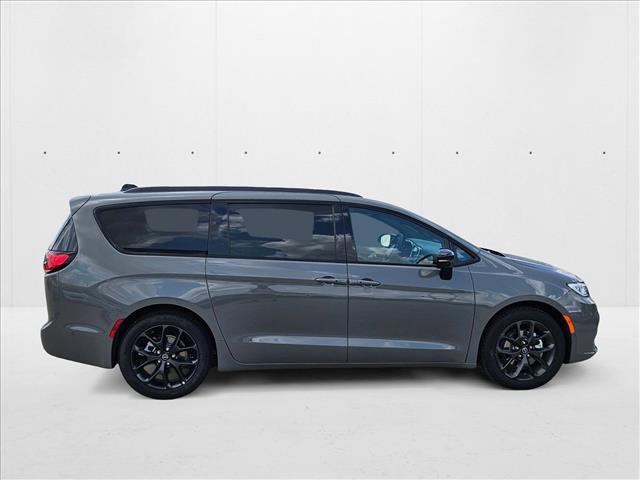 new 2025 Chrysler Pacifica car, priced at $47,541