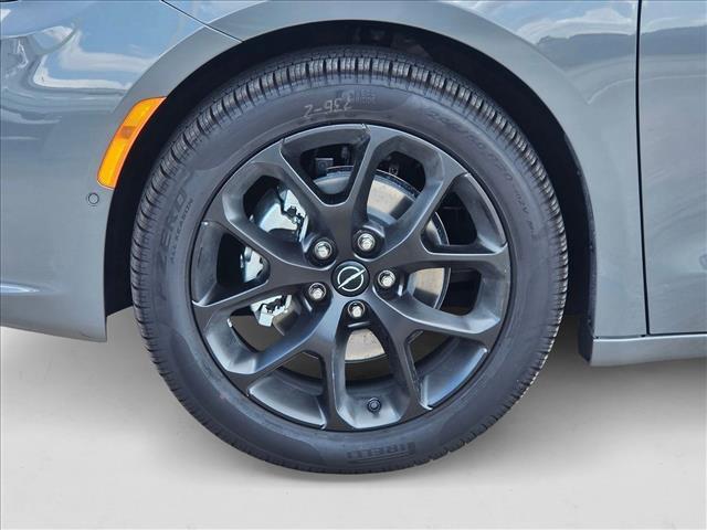new 2025 Chrysler Pacifica car, priced at $47,541