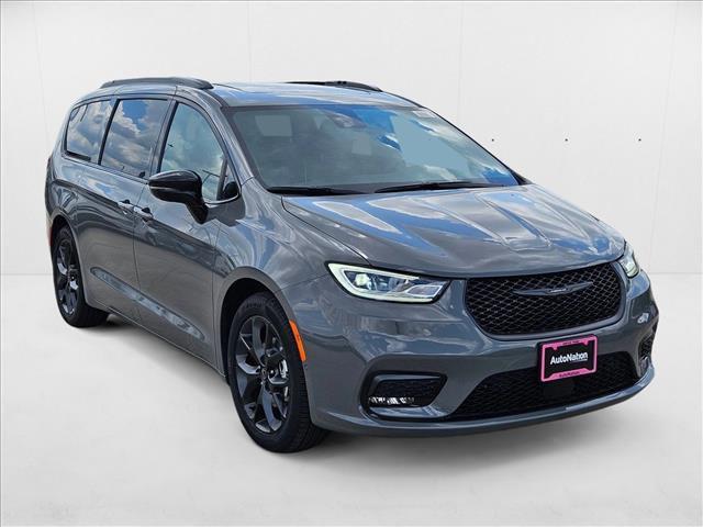 new 2025 Chrysler Pacifica car, priced at $47,541