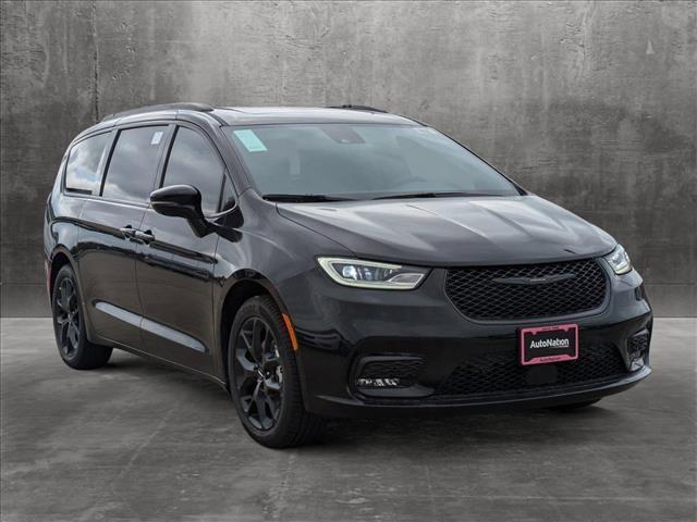 new 2025 Chrysler Pacifica car, priced at $53,370