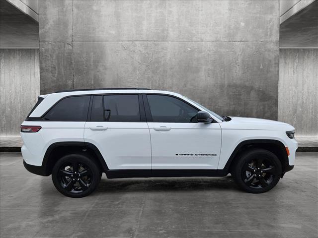 new 2024 Jeep Grand Cherokee car, priced at $40,747