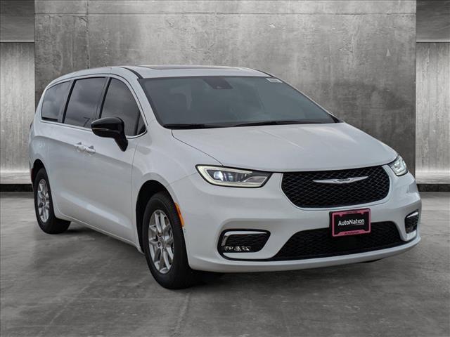 new 2025 Chrysler Pacifica car, priced at $45,320