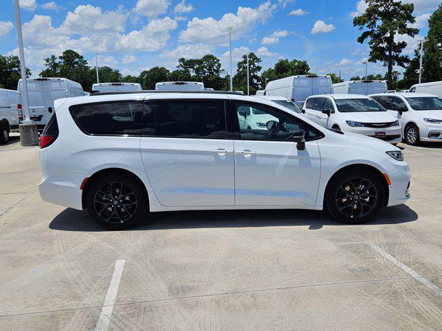 new 2025 Chrysler Pacifica car, priced at $52,845