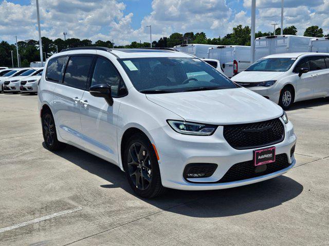 new 2025 Chrysler Pacifica car, priced at $52,845