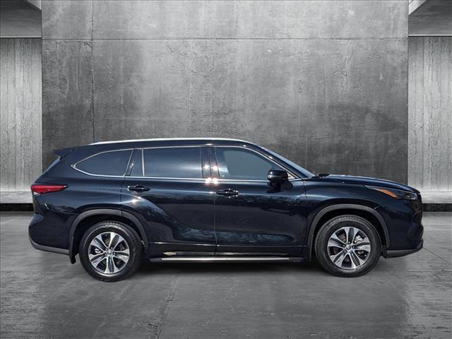 used 2022 Toyota Highlander car, priced at $32,497