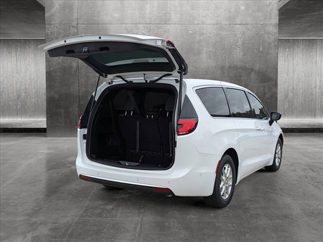 new 2025 Chrysler Pacifica car, priced at $43,425