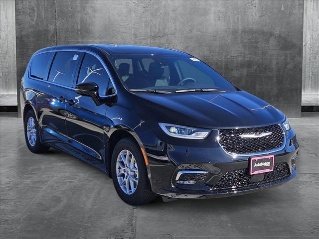 new 2025 Chrysler Pacifica car, priced at $47,070