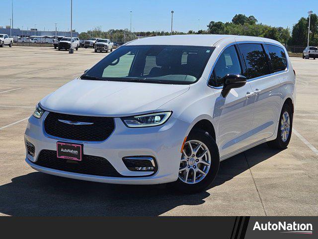 new 2025 Chrysler Pacifica car, priced at $35,277