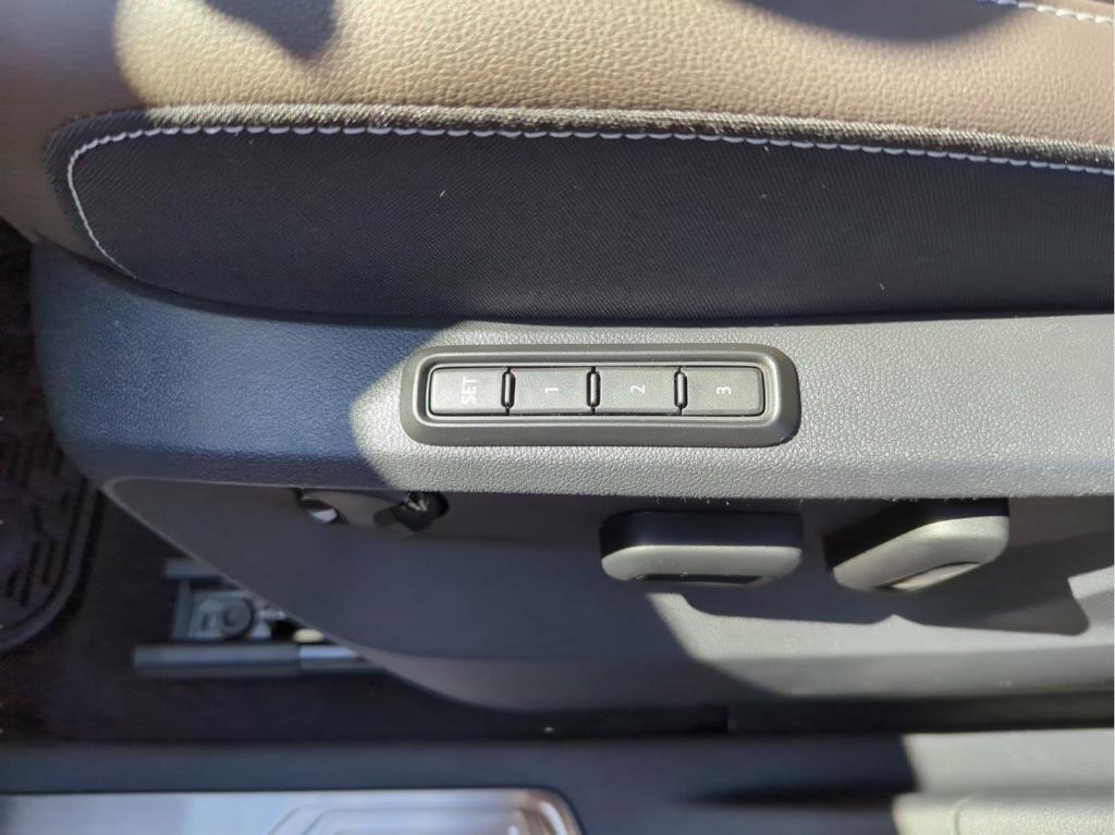 new 2025 Volkswagen Atlas car, priced at $47,001